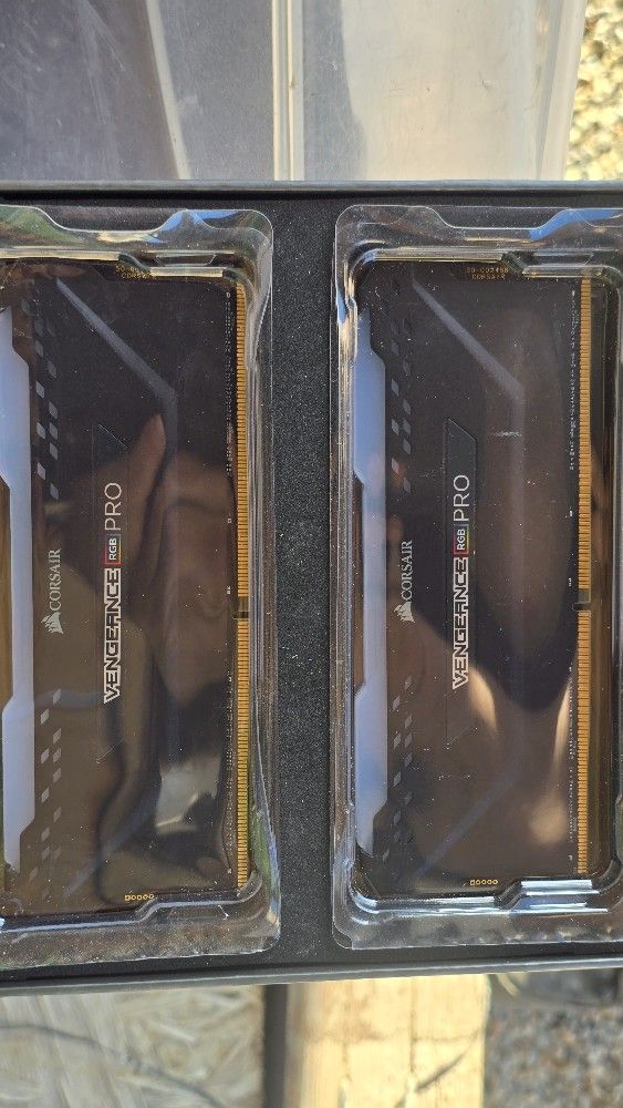 2 corsair Vengeance ARGB RAM cards