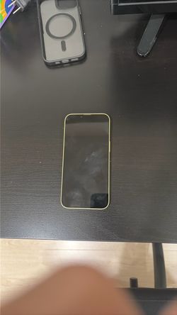 iphone 14 yellow color in good condition 128gb barely used