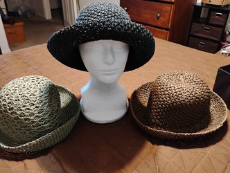 Stylish Women's Moving Hat Collection 