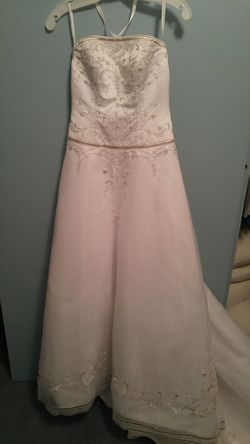 Wedding dress *brand new never worn*