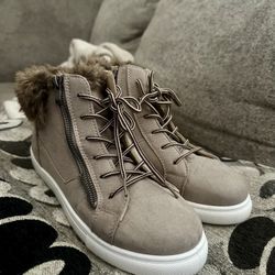Boots Womens Size 8 
