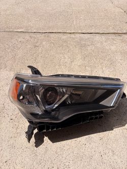 2022 2023 2024 TOTOTA 4RUNNER HEADLIGHT LED PASSENGER SIDE “R” BLACK CONNECTOR 3 PINS ORIGINAL OEM