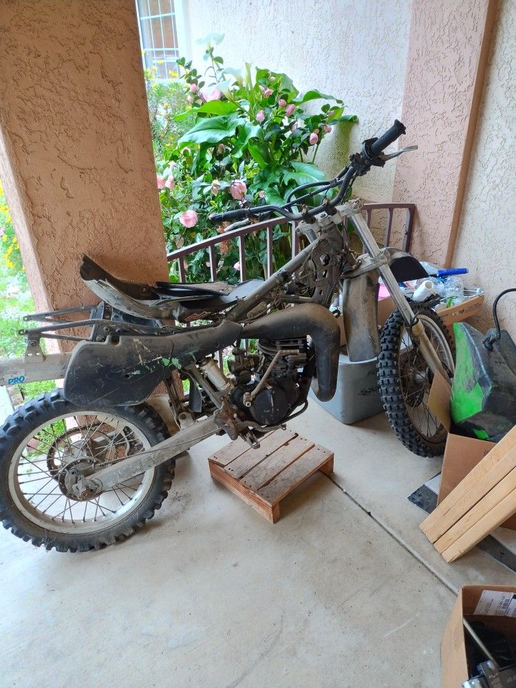 Kawasaki KDX 200 For Parts 