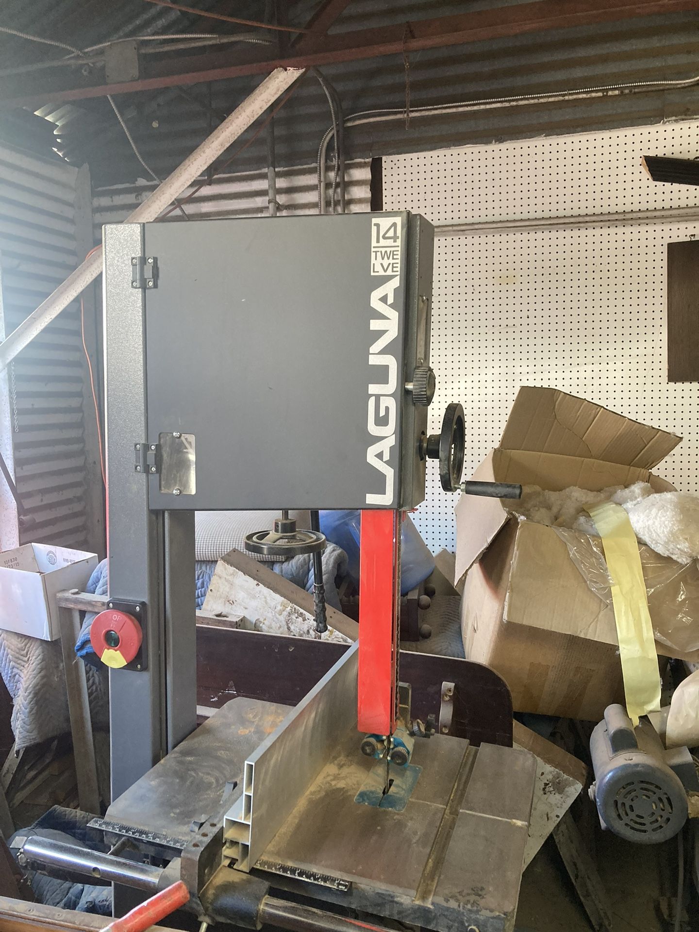 1412 Laguna Bandsaw and castor moving base.Hardly used.
