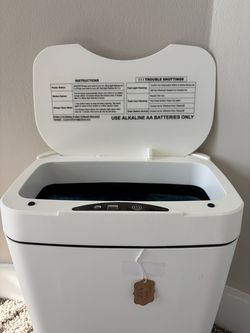 Motion-Sensor Trash Can