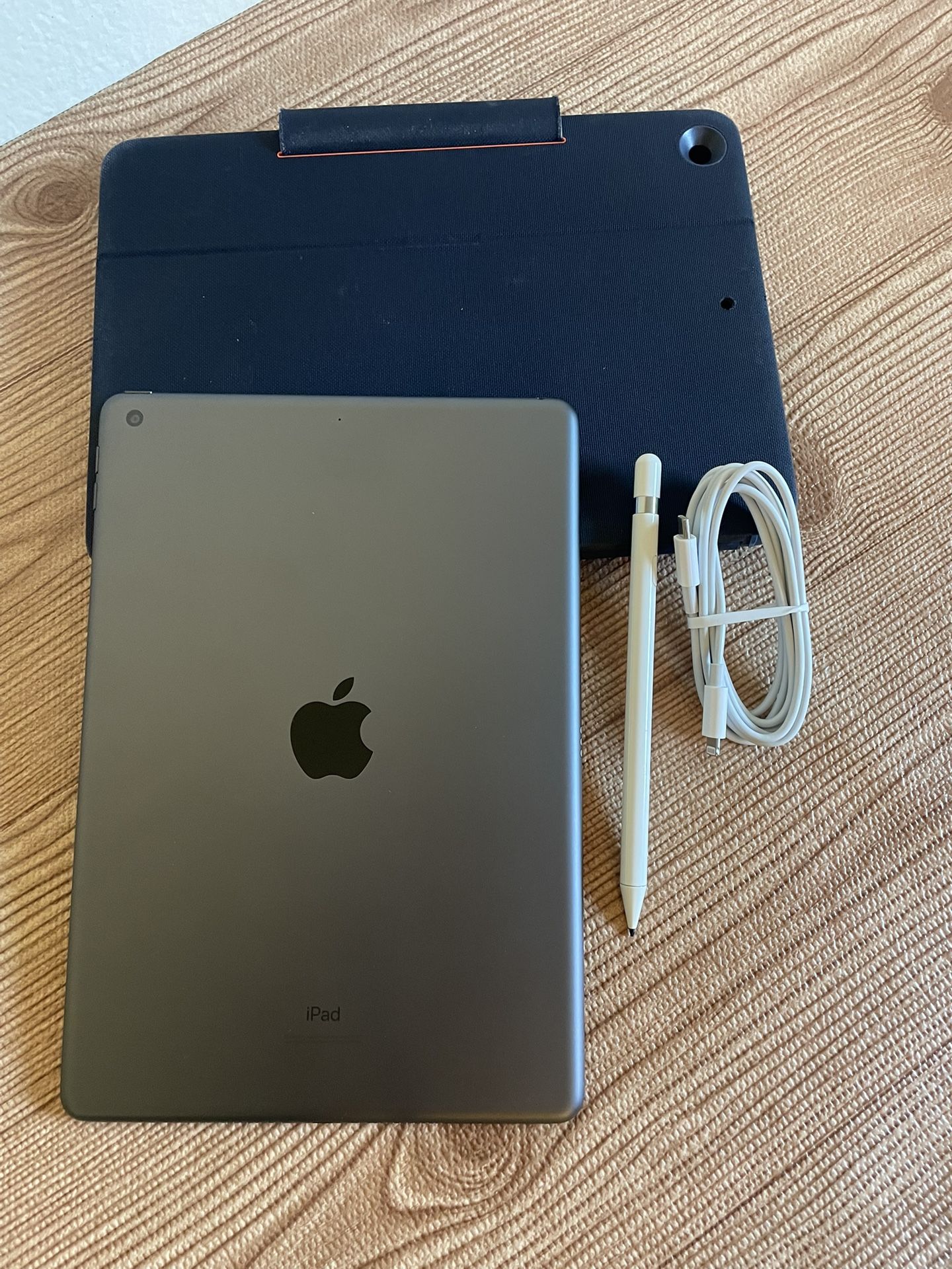 Apple iPad 7th Generation 128GB With Logitech Keyboard and Pencil
