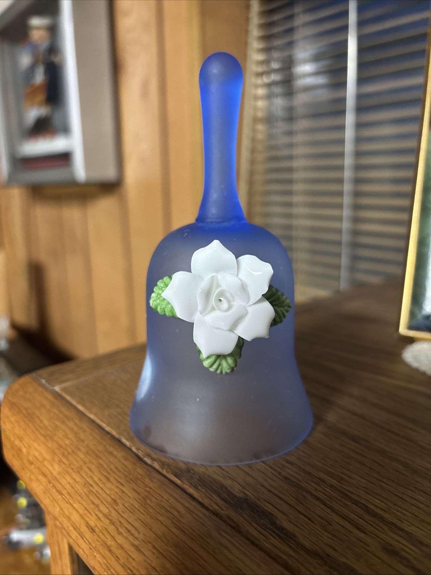 Vintage 1983 George Good Corporation City of Industry Cobalt Blue Frosted glass 5” bell