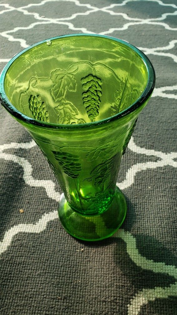 Vintage Grape 🍇 Leaves Green Glass Vase