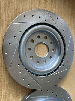 Jeep Grand Cherokee Laredo 22-25 Rear Drill Slot Rotors Ceramic Brake Pads