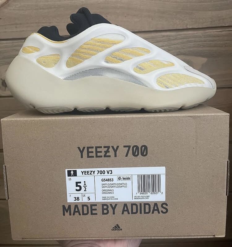 Adidas Boost 700 Creme