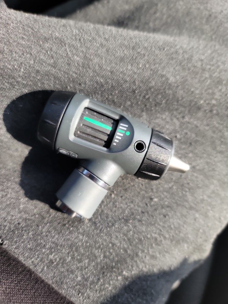 Welch Allyn 23820 3.5 V Macroview Otoscope w/Throat Illuminator (Head Only)