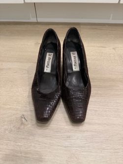 Proxy Women's Dark Brown Croc-Embossed Heels