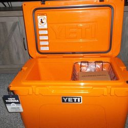 YETI Tundra 45 Cooler - REEF BLUE Limited Edition Color - Rare! for Sale in  Queens, NY - OfferUp