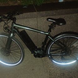 Giant Quick E E Bike, WAS 800, NOW 500!! MUST SELL ASAP!!!