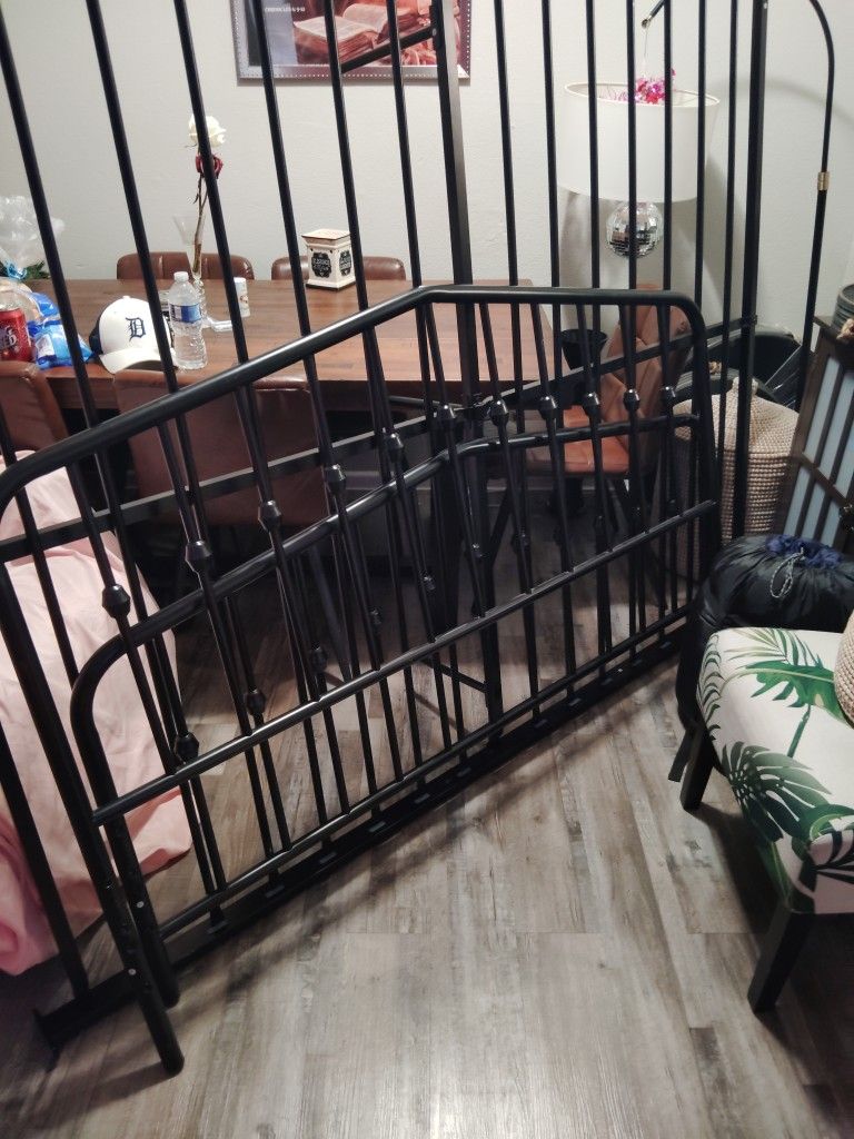 Queen rail Box Spring Queen