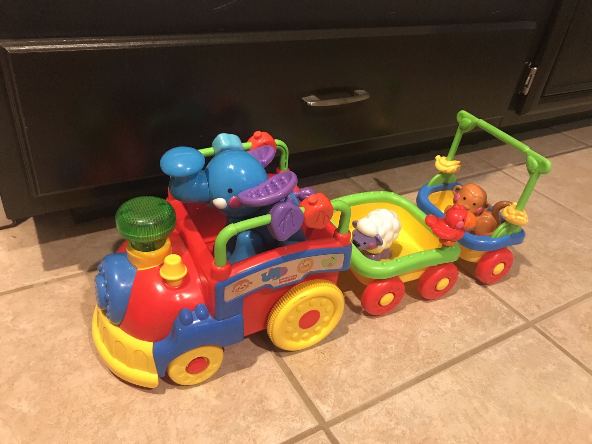 Fisher-Price Amazing Animals Sing & Go Choo Choo Baby Toddler Toy train with elephant, monkey & sheep