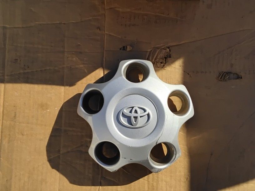 Nice 2007 To 2015 Toyota Tundra 5- Lug Hub Cap OEM Factory Very Clean Like New.