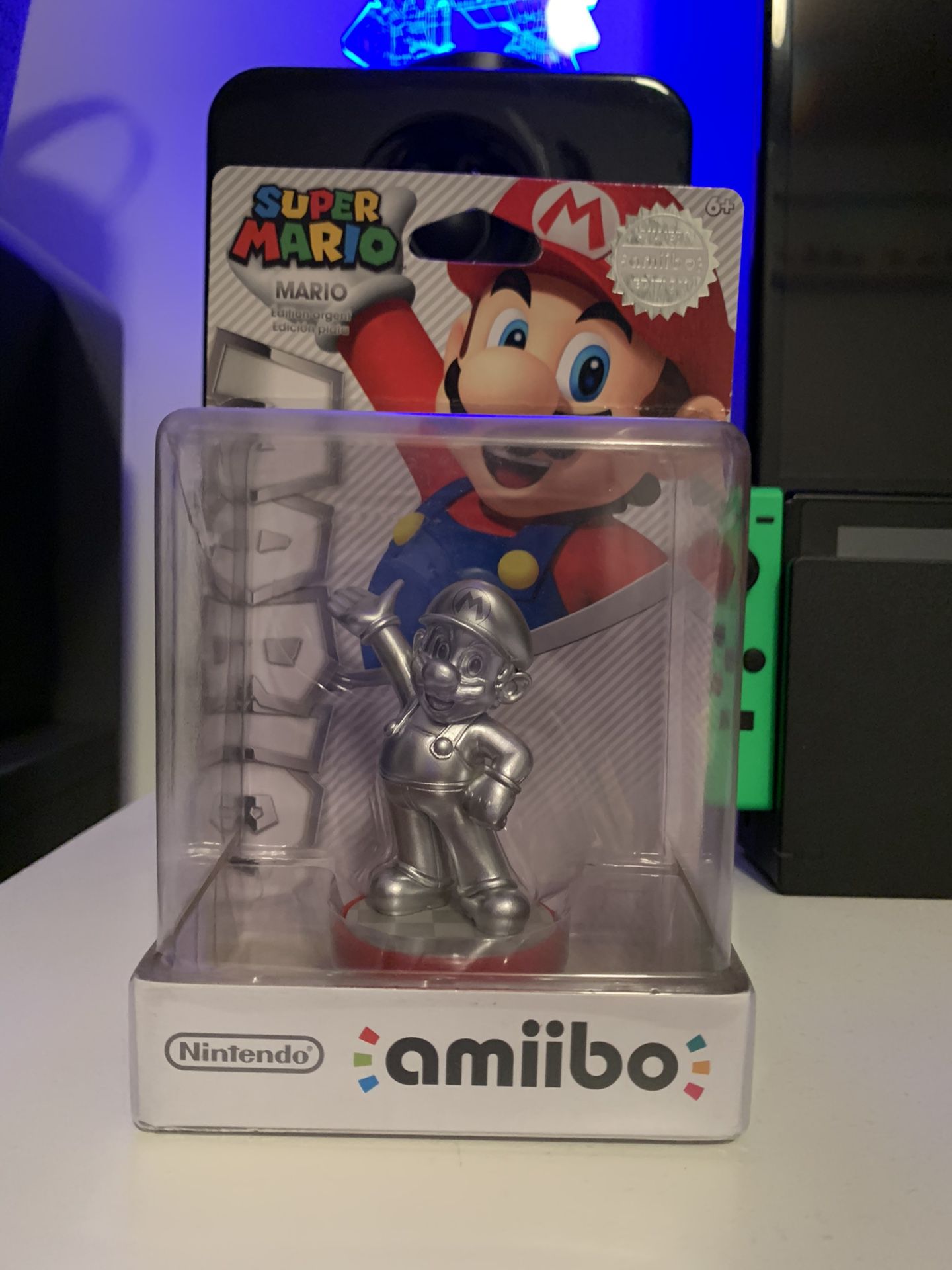 Silver Mario Amiibo