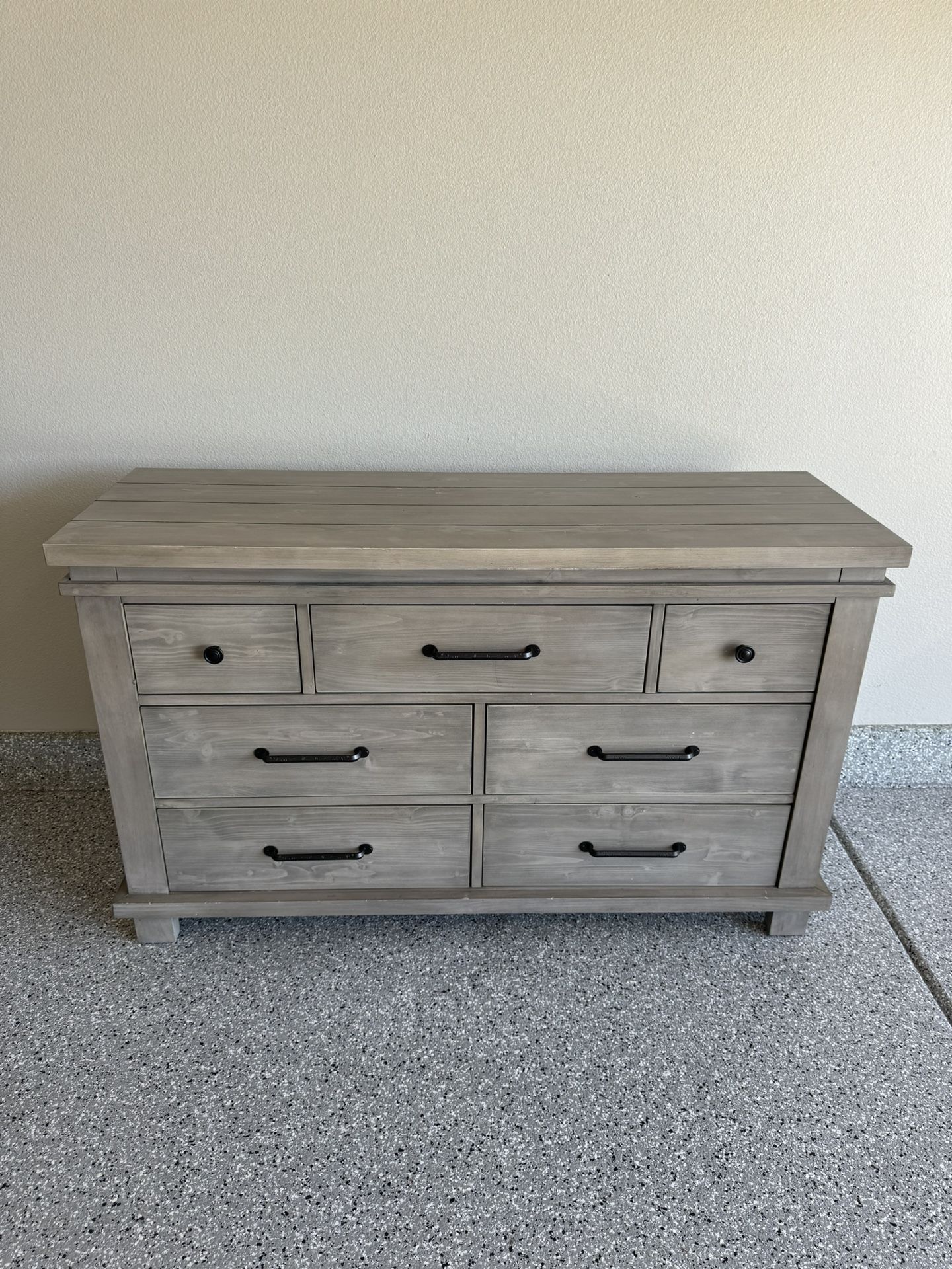 Soho Baby Hampton 7 Drawer Dresser In Stone Wash