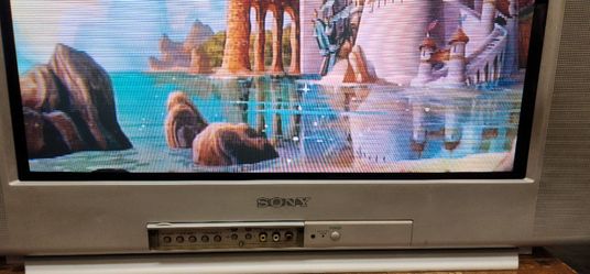 27-inch CRT Trinitron WEGA Flat screen Color Retro Gaming Television model 2002