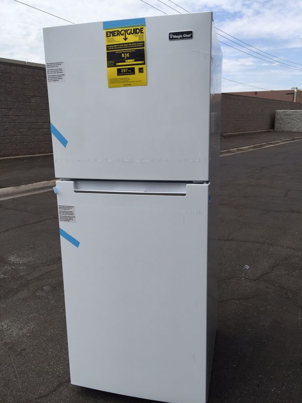 Magic Chef 10.1 cu. ft. Top Freezer Refrigerator for Sale in Tempe, AZ