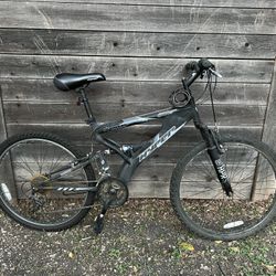 Mountain Bike (Bike Lock Included!)