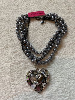 Betsey Johnson heart necklace