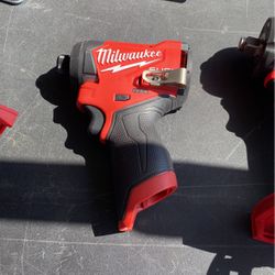 Milwaukee M12 Impact Drill 