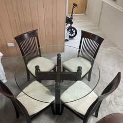 Kitchen Table Glass w/ 4 Chairs 