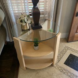2 End Tables 