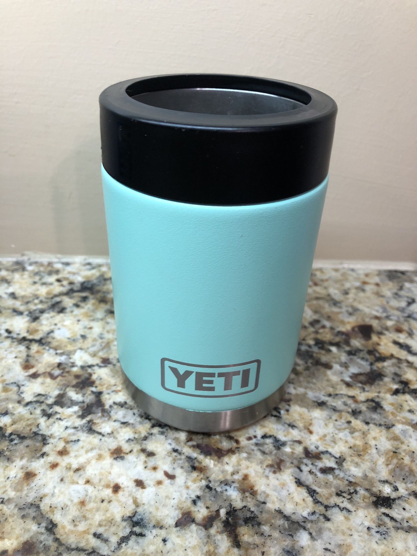 Yeti can holder cooler
