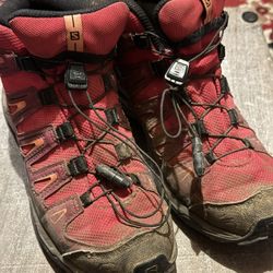 Salomón Pink Hiking Boots Size 5 Girls