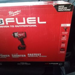 Brand New Milwaukee 1/2 In Impact Wrench With Battery And Charger 