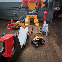 Monster JAM Track Set With Monster Truck