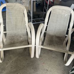 2 Chairs With cushions