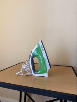 Black+Decker East Steam Compact Iron