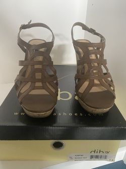 Diba tan strappy wedges size 7 1/2