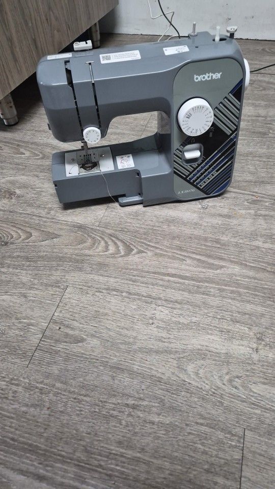 17 Stitch Sewing Machine