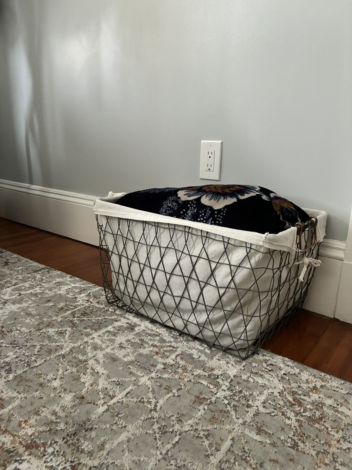 Wire Blanket Basket