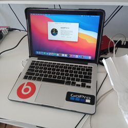 Apple Mac Laptop