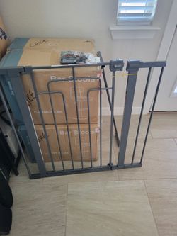 Baby gate , only used for one month