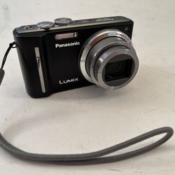 Panasonic LUMIX DMC–ZS6 12MP Digital Camera