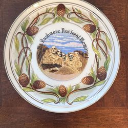 Collectible Vintage Lefton Decorative Souvenir Plate Mt Rushmore Pine Cones