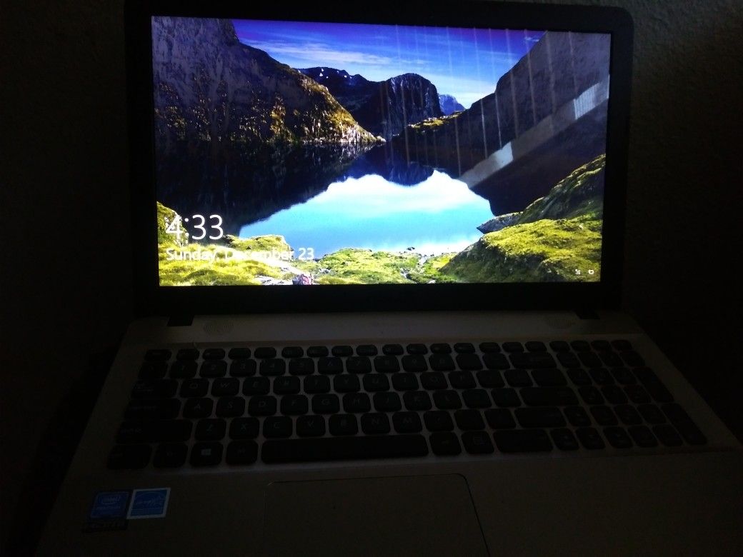 ASUS Sonic Master 15.6" Laptop i5 1.7GHz 4GB 500GB Windows 10 Pro