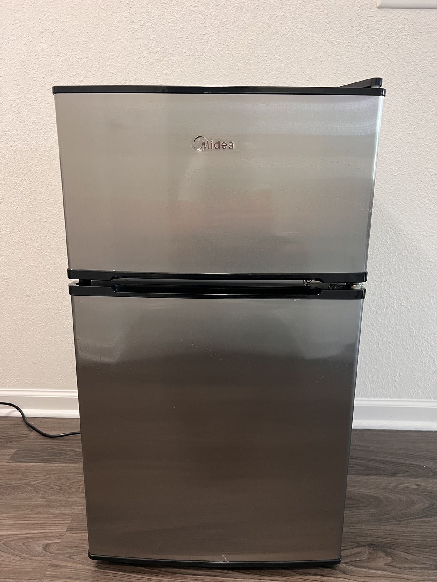 Midea Mini Fridge with Freezer. Like New!