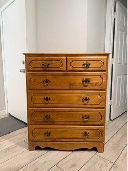 Solid wood, 6 drawer dresser 3.5ft tall