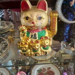 Gold Cat Lucky Statue 