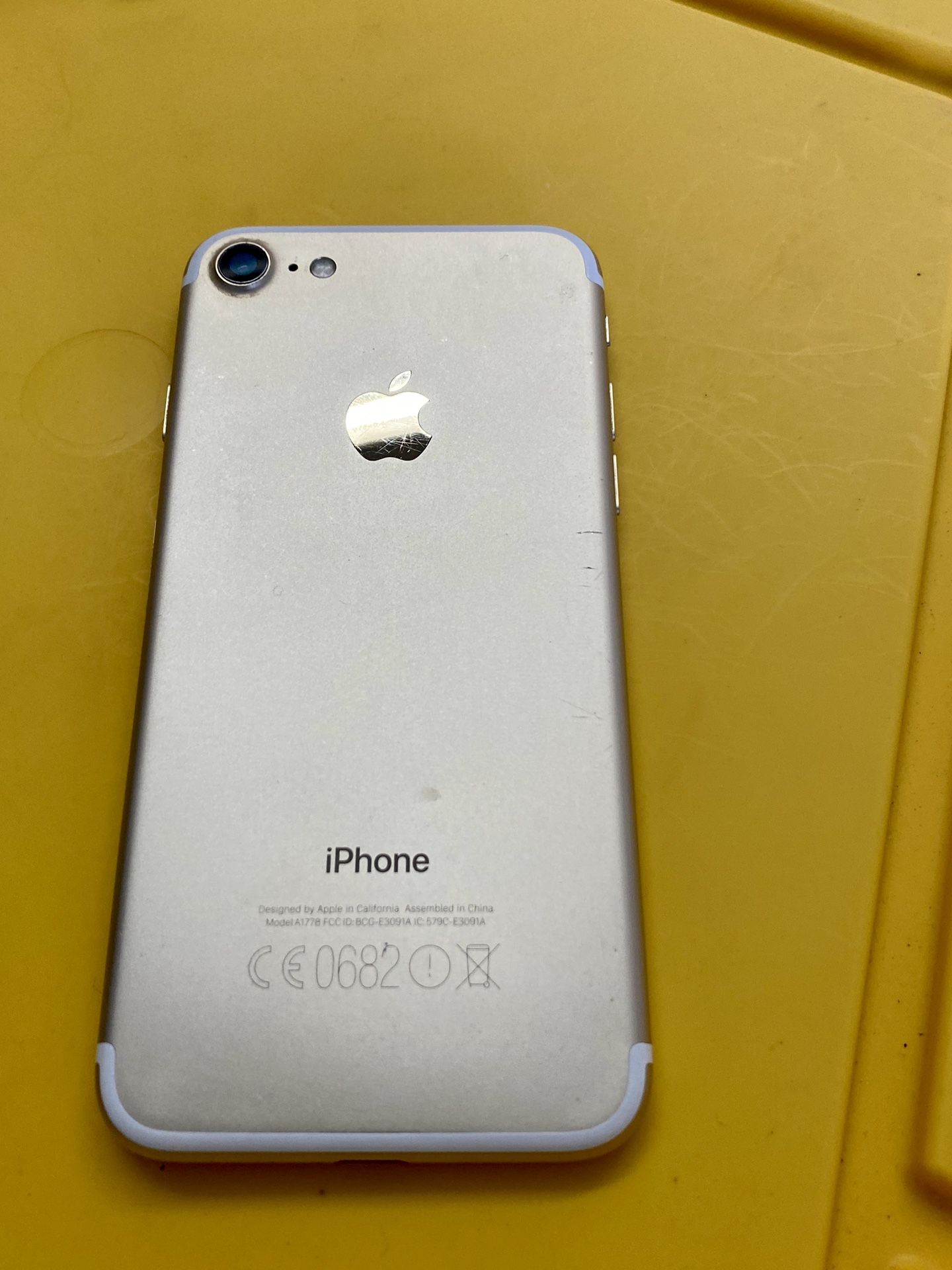 iPhone 7 128 GB silver factory unlocked any carrier
