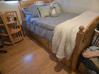 Bed and mattress queen
