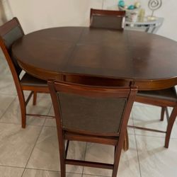 Table and chairs set